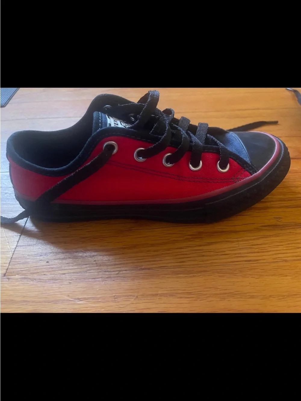 Custom boys low Red Chuck’s Converse